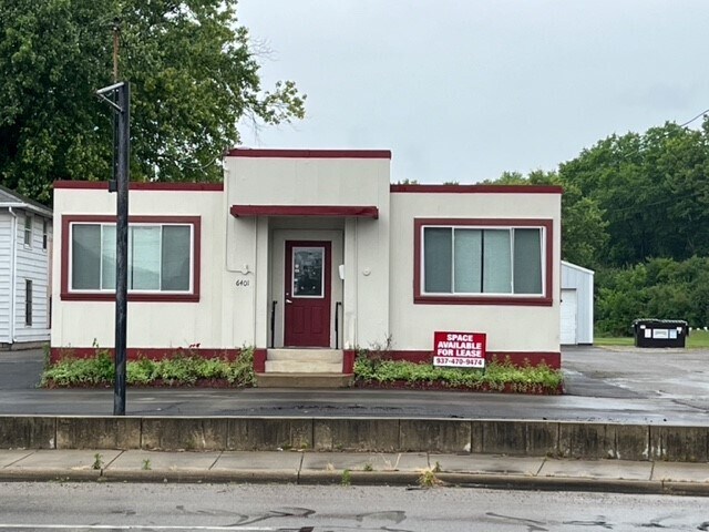Primary Photo Of 6401 Germantown Rd, Middletown Storefront Retail Office For Lease