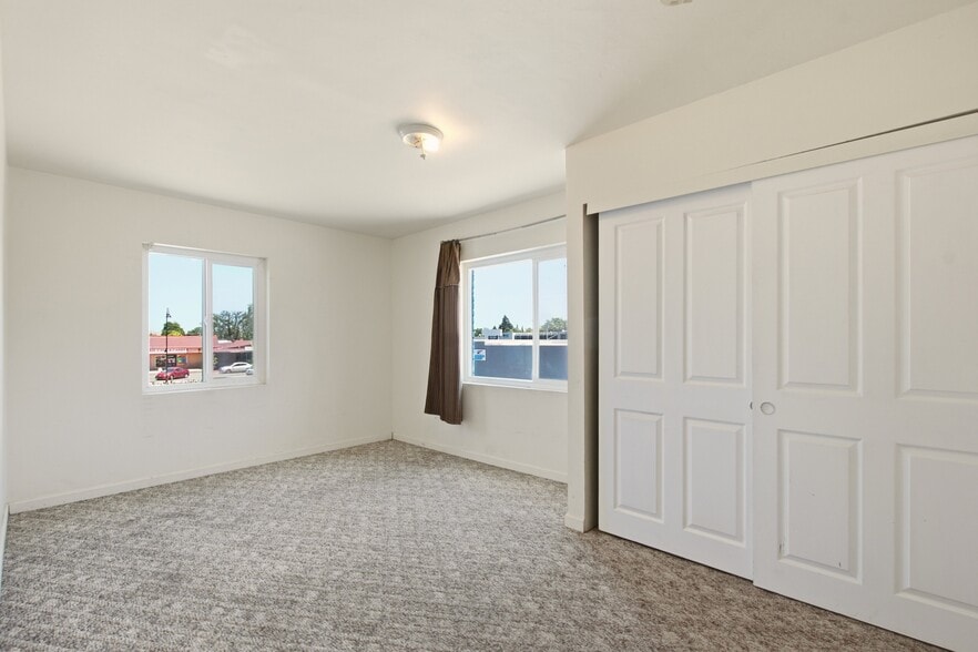 More Photos Of 1319-1323 W Texas St, Fairfield Freestanding For Sale