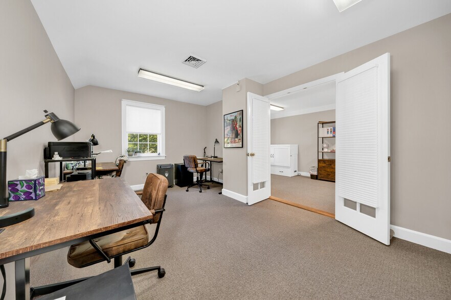 More Photos Of 58 Main St, Topsfield Office For Sale