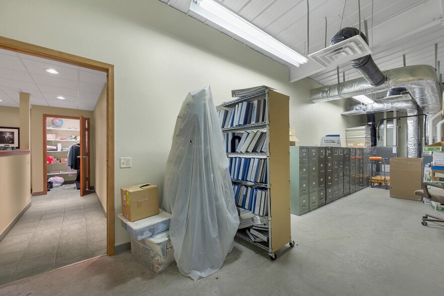 More Photos Of 1725 Suburban Dr, De Pere Manufacturing For Sale