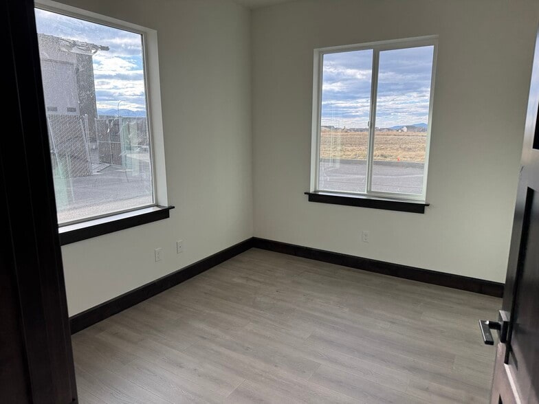 More Photos Of 3141 Bellanca, Hayden Industrial For Lease