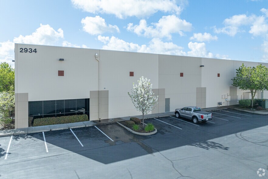 More Photos Of 2934 Ramona Ave, Sacramento Warehouse For Lease