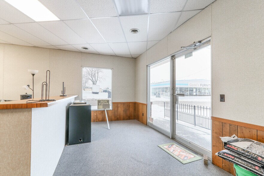 More Photos Of 1301-1305 S Central Ave, Marshfield Convenience Store For Sale