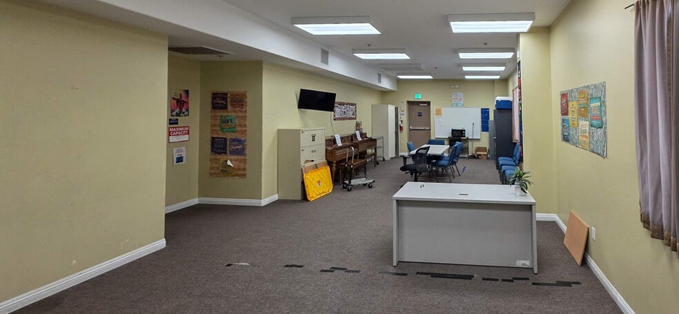 More Photos Of 9980 Hesperia Rd, Hesperia Business Park For Lease