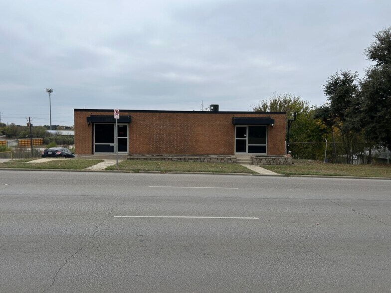 More Photos Of 3120-3122 E Lancaster Ave, Fort Worth Storefront Retail Office For Lease