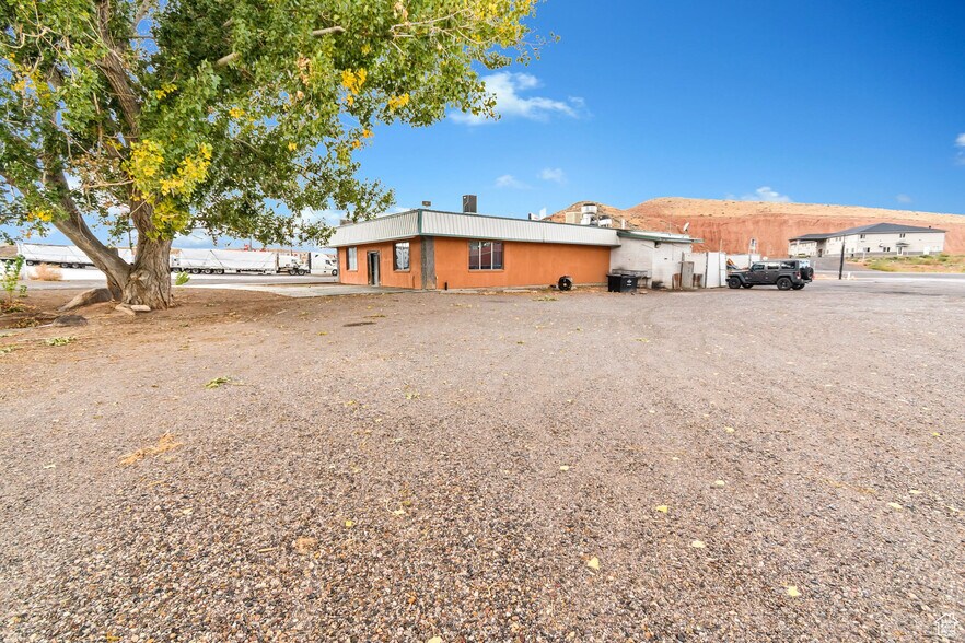 More Photos Of 1535 S State St, Salina Specialty For Sale