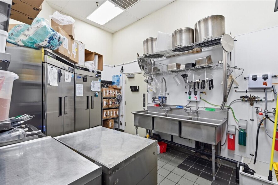 More Photos Of 200 W Hanley Ave, Coeur d'Alene Department Store For Sale