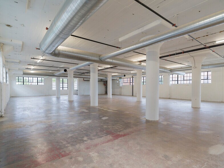 More Photos Of 2275 Bridge St, Philadelphia Loft Creative Space For Lease