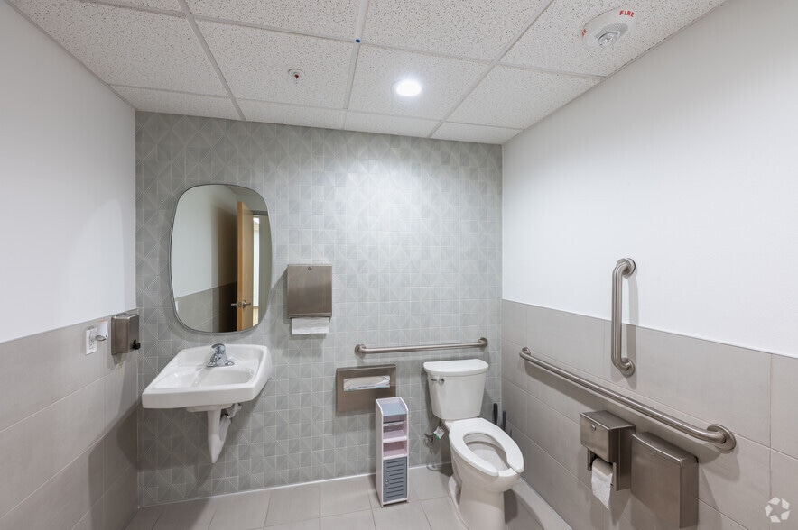 More Photos Of 101 Convention Center Dr, Las Vegas Coworking Space