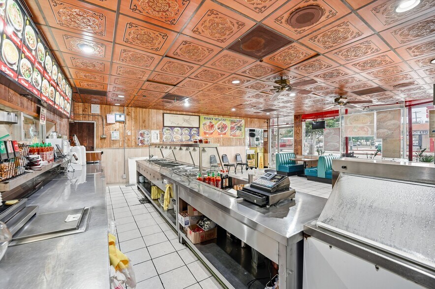 More Photos Of 486 W 20th St, San Pedro Storefront Retail Residential For Sale