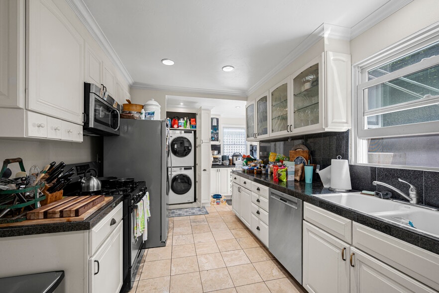 More Photos Of 112-20 E Redwood St, San Diego Apartments For Sale
