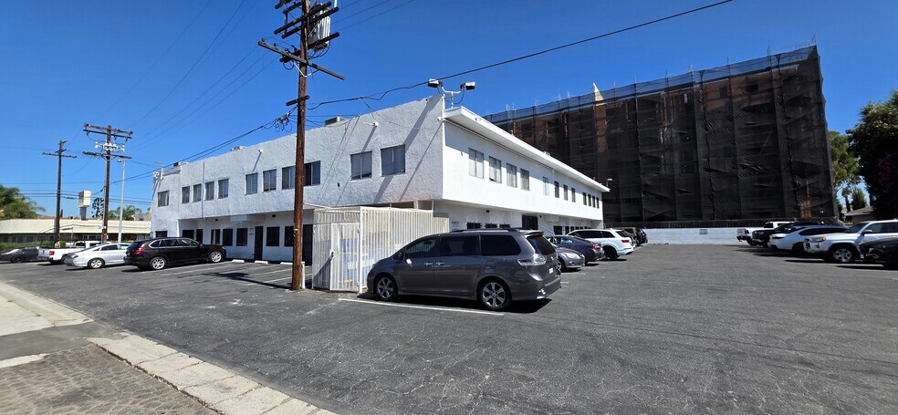 More Photos Of 6308 Woodman Ave, Van Nuys Loft Creative Space For Lease