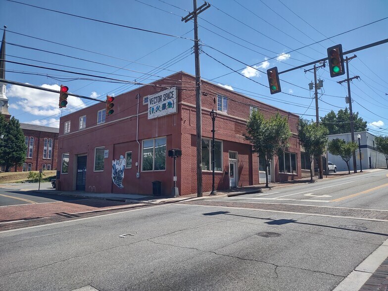 More Photos Of 400 5th St, Lynchburg Storefront For Sale