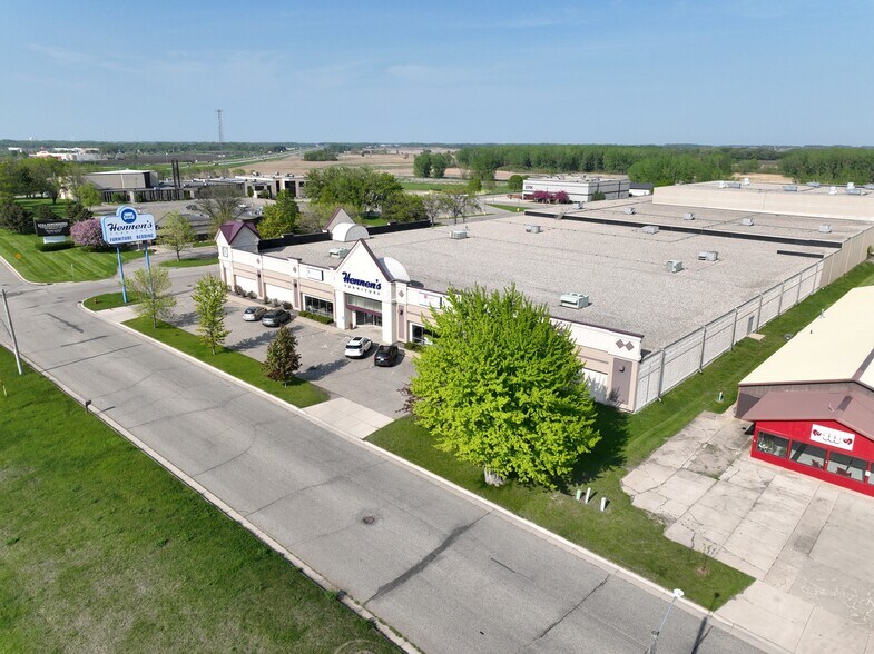 More Photos Of 3901 Abbott Dr, Willmar Freestanding For Sale