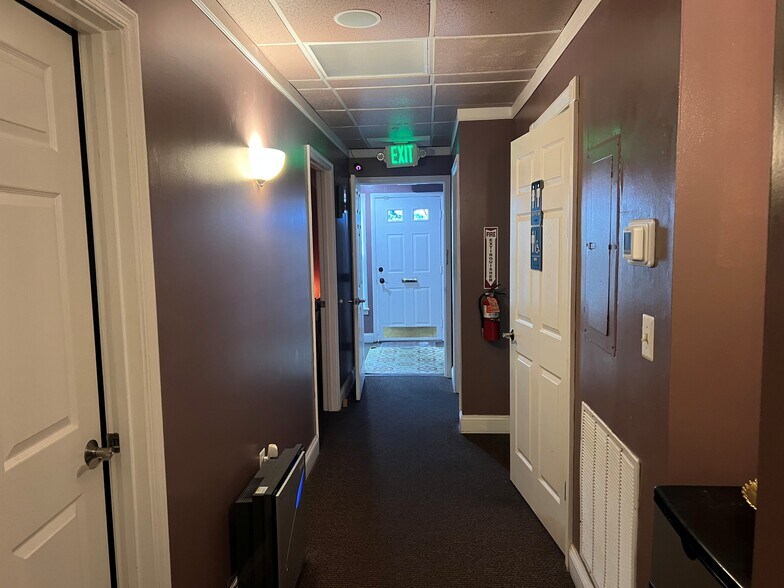 More Photos Of 5625 Allentown Rd, Camp Springs Office For Sale