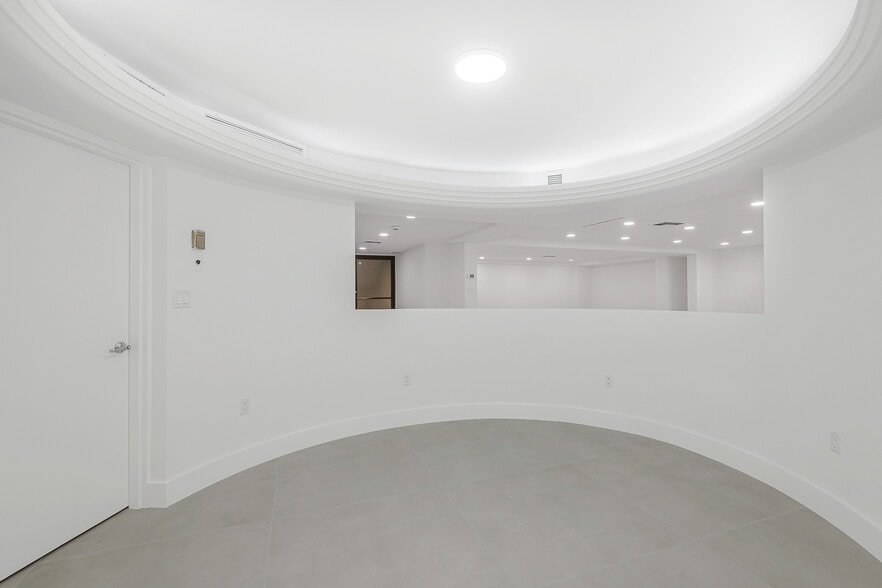 More Photos Of 5401 Collins Ave, Miami Beach Apartments For Sale