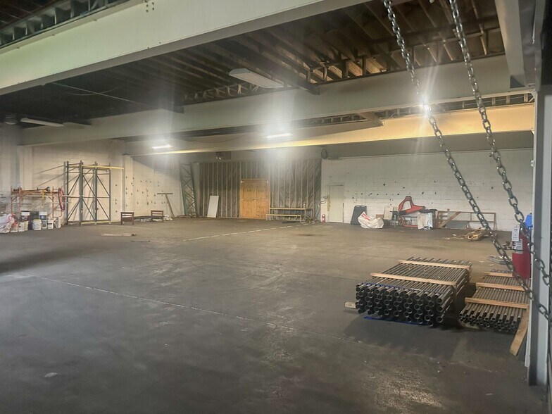 More Photos Of 302 E Locust St, Scranton Warehouse For Lease