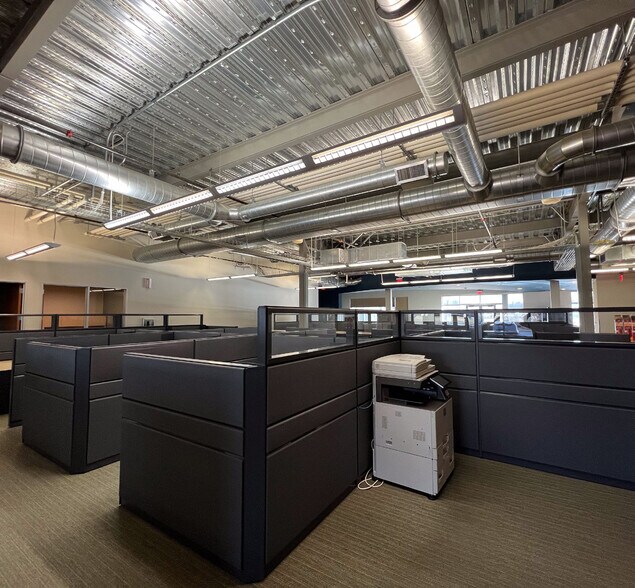 More Photos Of 16790 NE Mason St, Portland Flex For Lease