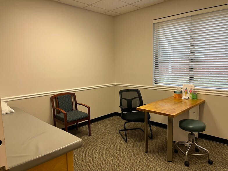 More Photos Of 1091 Pemberton Hill Rd, Apex Medical For Lease