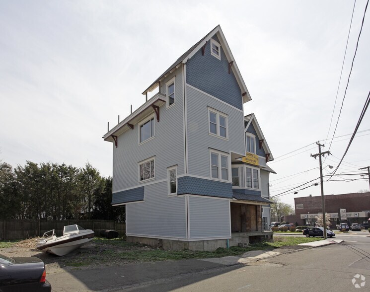More Photos Of 158 Main St, Norwalk Storefront Retail Residential For Lease