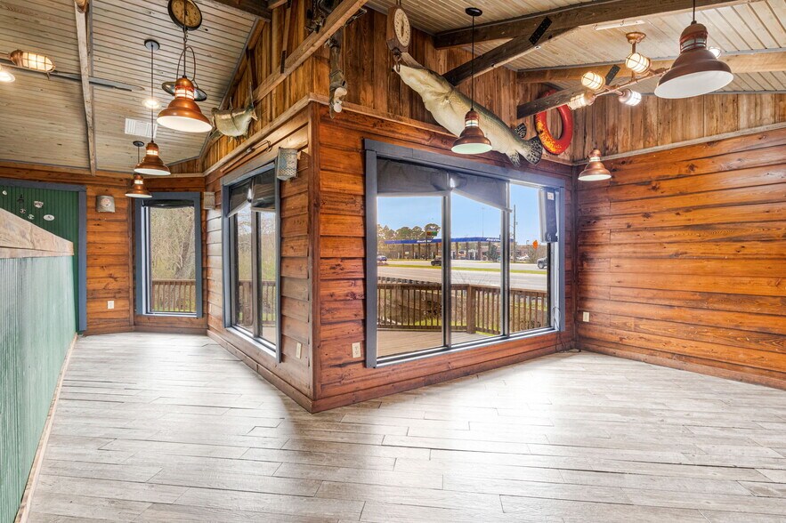 More Photos Of 3601 Highway 90, Pace Restaurant For Lease