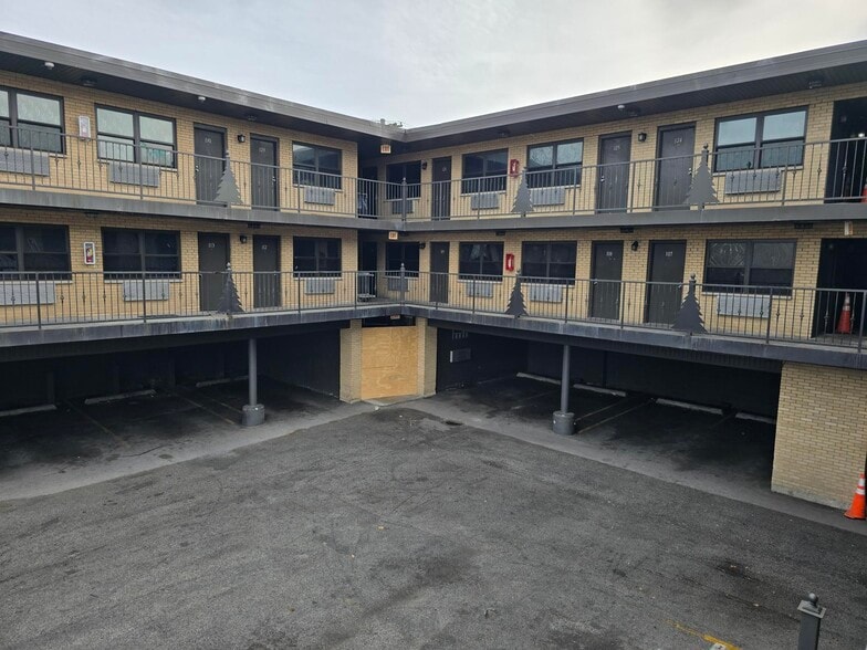More Photos Of 7621 S Cottage Grove Ave, Chicago Hotel For Sale