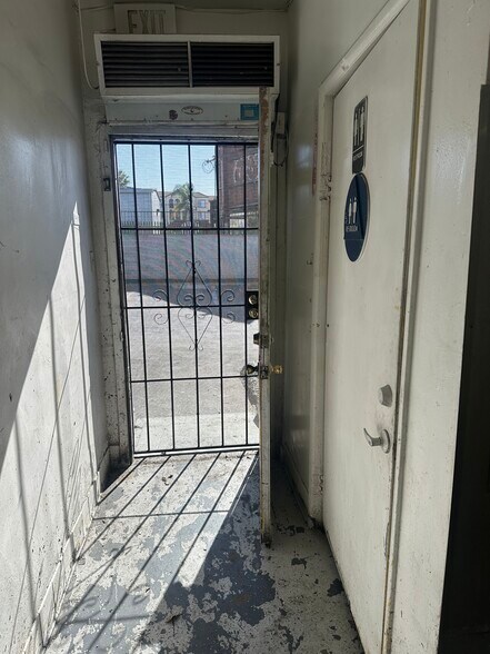 More Photos Of 5960 Crenshaw Blvd, Los Angeles Fast Food For Lease