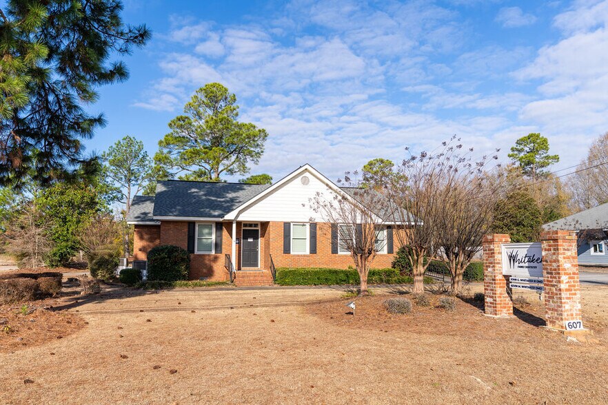 More Photos Of 607 Bluebird Blvd, Fort Valley Office For Sale