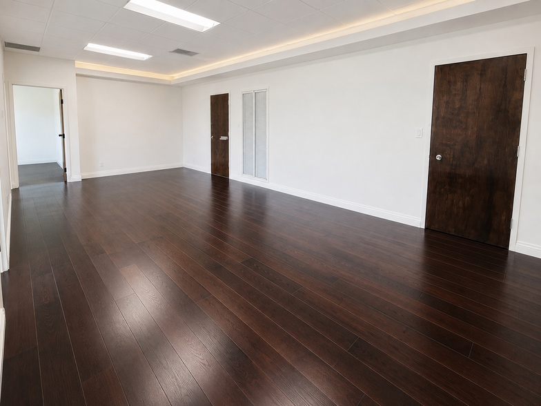 More Photos Of 15840 Ventura Blvd, Encino Office For Lease