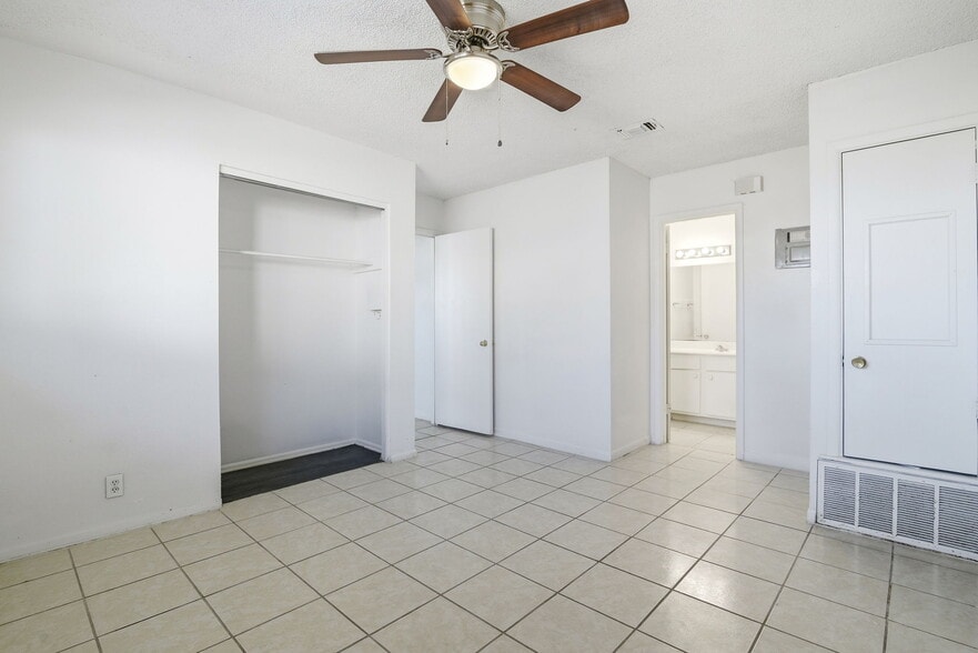 More Photos Of 7774 Skolout St, San Antonio Apartments For Sale