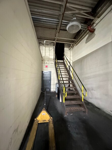 More Photos Of 311 W Central, Valdosta Manufacturing For Sale