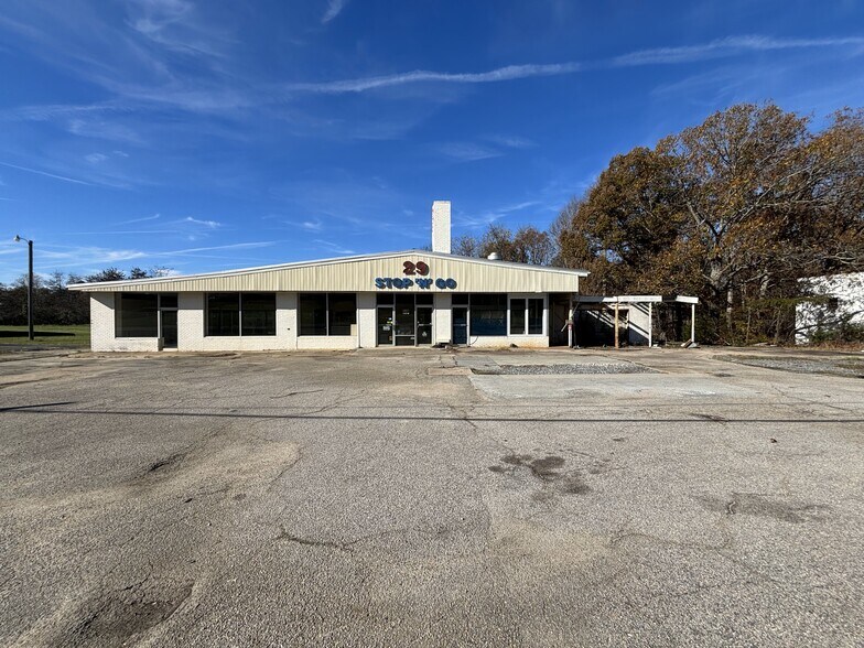 More Photos Of 2527 Main St, Hurt Flex For Sale