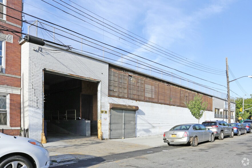 More Photos Of 2813 14th St, Long Island City Warehouse For Lease