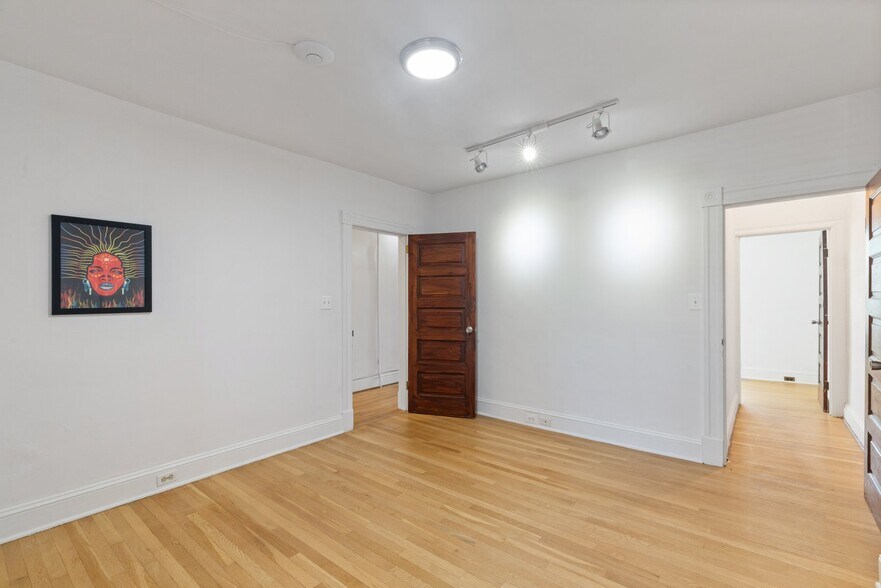 More Photos Of 34 E 25th St, Baltimore Office Residential For Sale