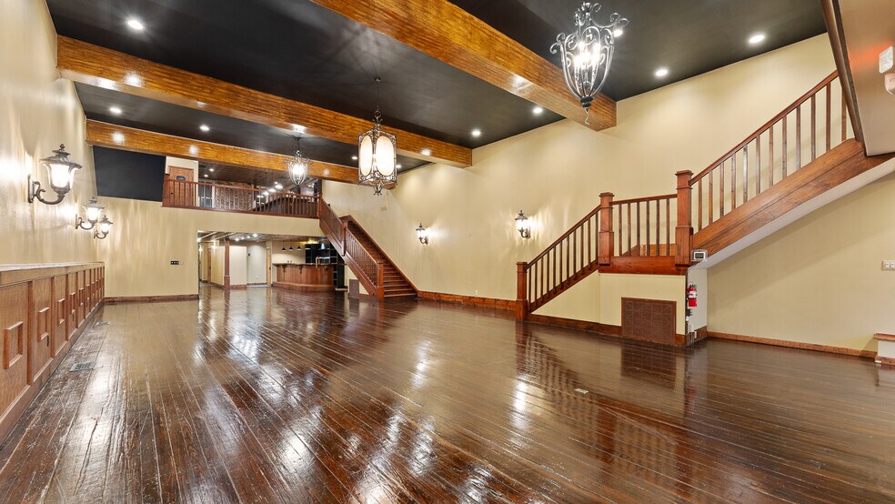 More Photos Of 117 W Walnut St, Rogers Restaurant For Lease