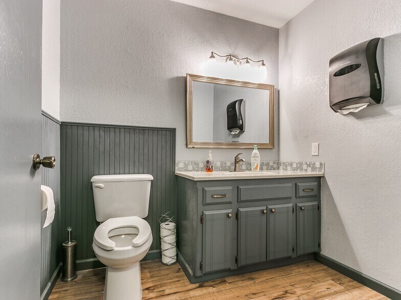 More Photos Of 2222 Westpark Dr, Norman Medical For Sale