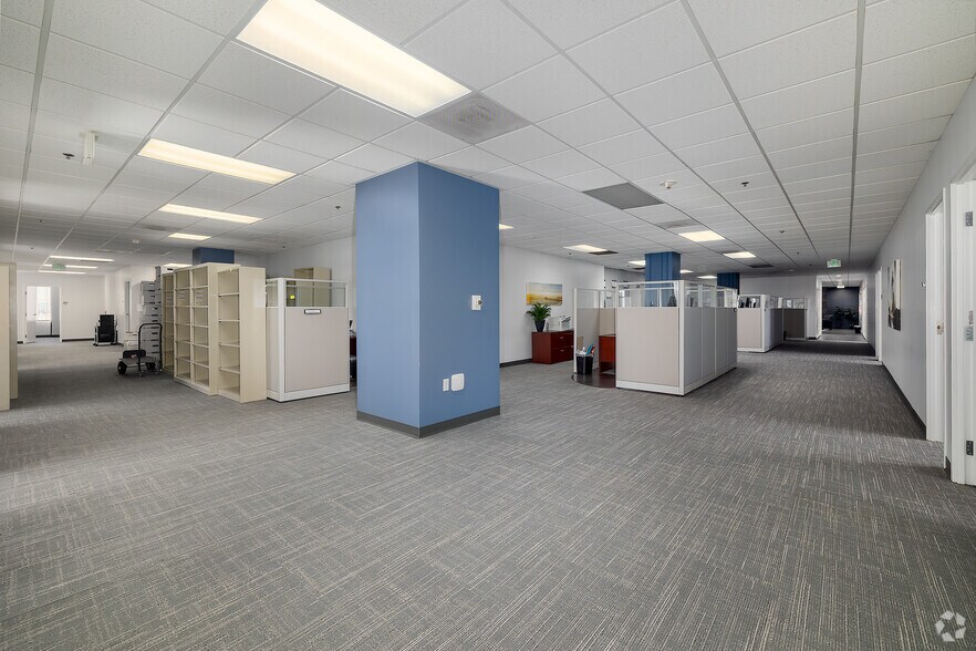 More Photos Of 5901 W Century Blvd, Los Angeles Coworking Space