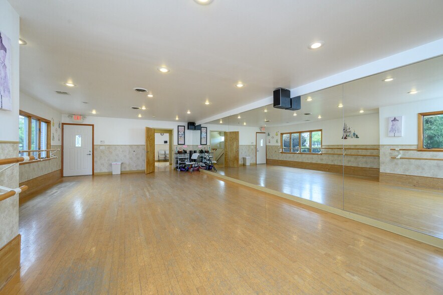 More Photos Of 355 Buckelew Ave, Monroe Township Freestanding For Sale