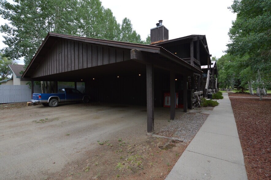 More Photos Of 1412 W Gunnison Ave, Gunnison Apartments For Sale