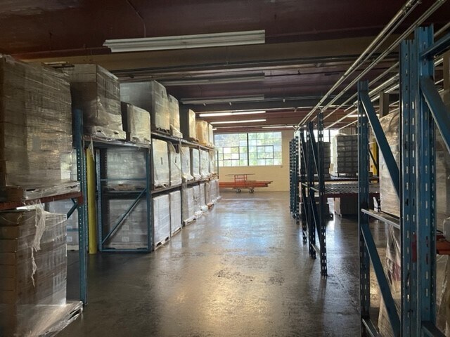 More Photos Of 1 Riverside Way, Wilton Warehouse For Lease