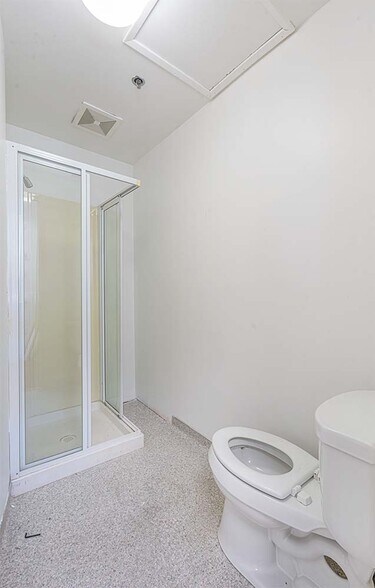 More Photos Of 8911 Lakewood Dr, Windsor Medical For Lease