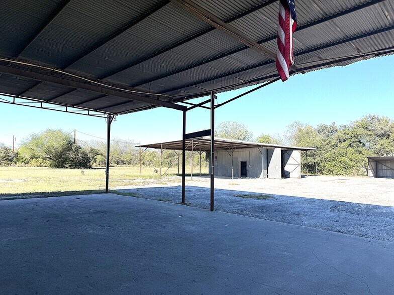 More Photos Of 1500 W Corpus Christi St, Beeville Freestanding For Sale