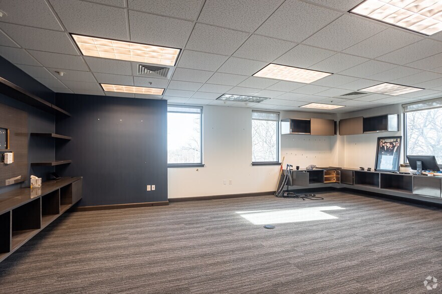 More Photos Of 1405 S County Trl, East Greenwich Medical For Lease