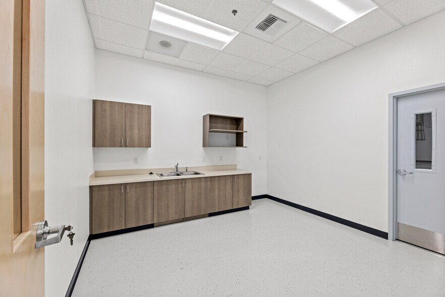 More Photos Of 6980 Resource Dr, Reno Warehouse For Lease