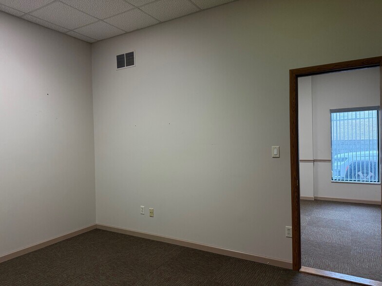 More Photos Of 2300 Freeport Rd, New Kensington Office Residential For Lease