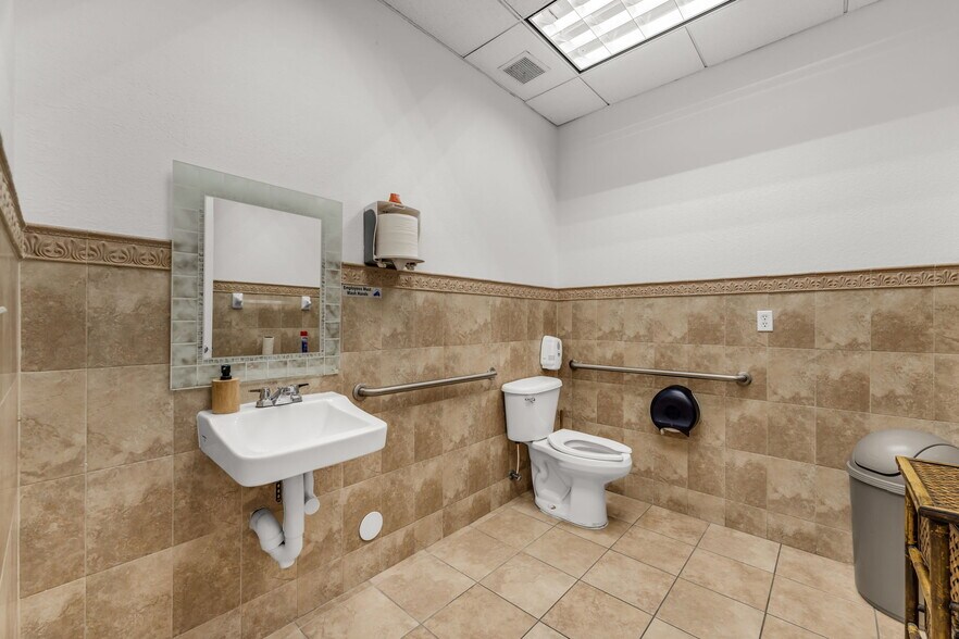 More Photos Of 7885 W 28th Ave, Hialeah Warehouse For Sale