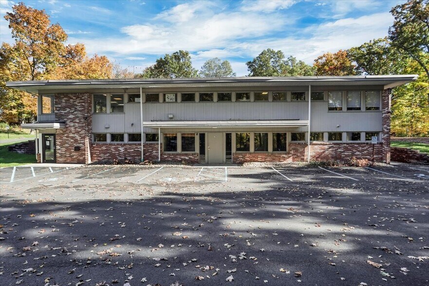 More Photos Of 40 Sunset Ridge Rd, New Paltz Medical For Sale