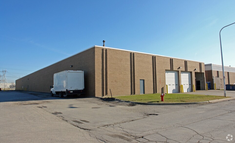 More Photos Of 5858 W 73rd St, Bedford Park Manufacturing For Lease