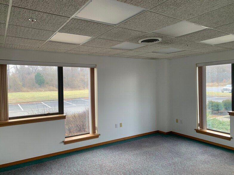 More Photos Of 1100 First State Blvd, Stanton Light Distribution For Lease