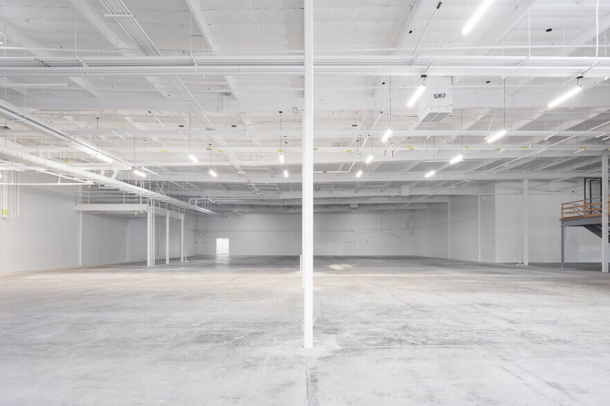 More Photos Of 2051 Palomar Airport Rd, Carlsbad Research And Development For Lease